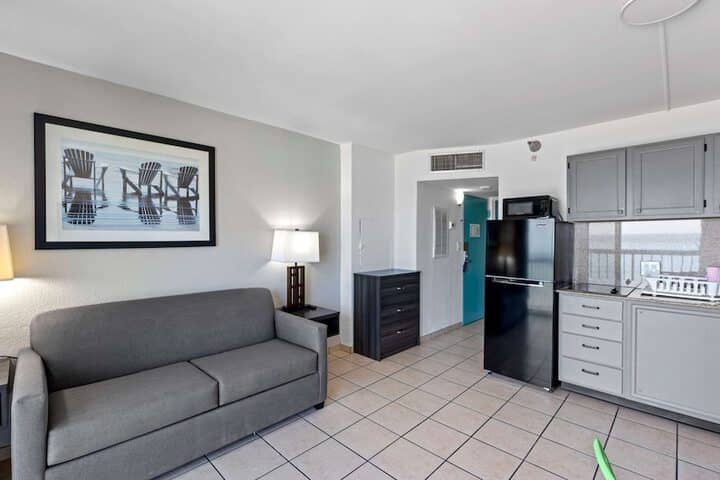 Room 16 of 27