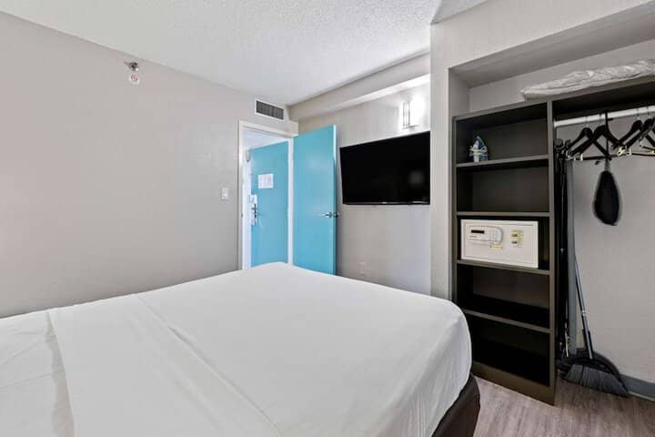 Room 9 of 27