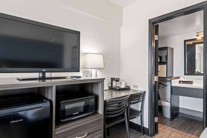 Room 15 of 46