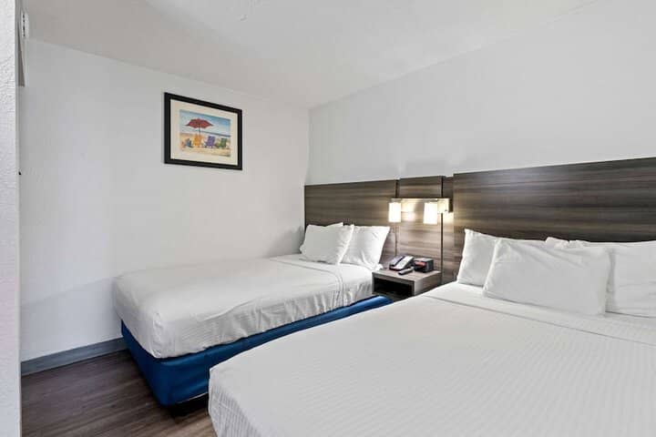 Room 13 of 27
