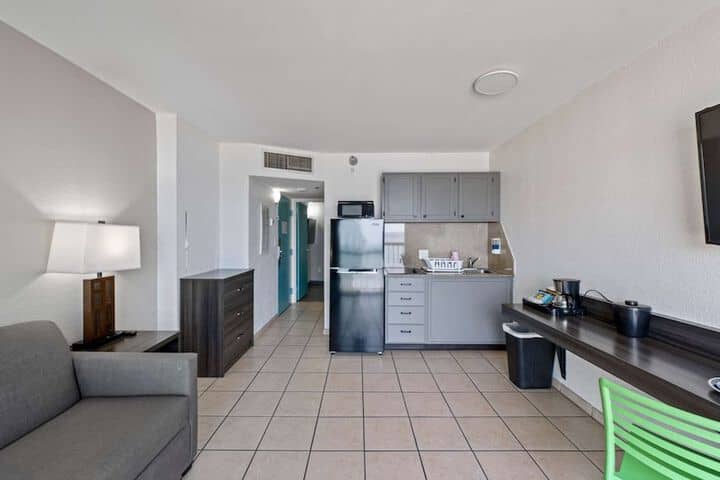 Room 17 of 27