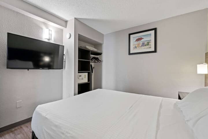Room 10 of 27
