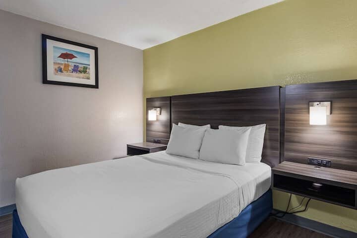 Room 3 of 27