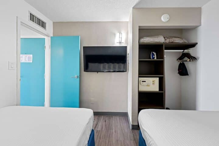 Room 11 of 27