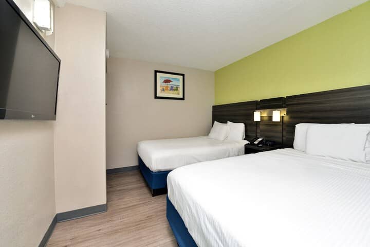 Room 4 of 27
